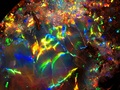 Barwy opalu. Fot. Wikipedia Loves Art participant „Assignment_Houston_One”. (Houston Museum of Natural Science), źródło: http://pl.wikipedia.org/wiki/Opal#mediaviewer/File:WLA_hmns_Fiery_Opal_Opalville_Mine.jpg, dostęp: 18.11.14.
